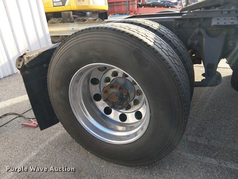 image for item YA2402 2019 International LT625 semi truck