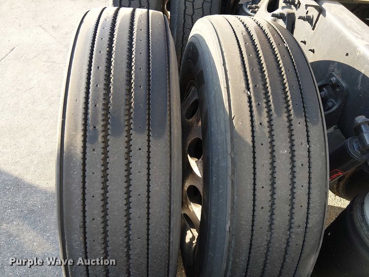 image for item YA2402 2019 International LT625 semi truck