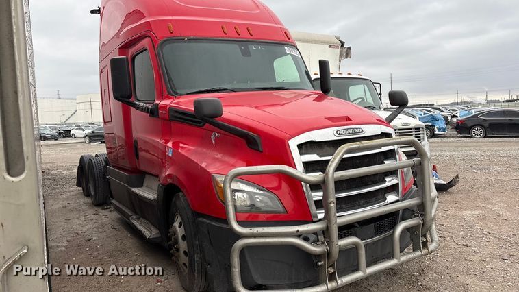 image for item YA2439 2019 Freightliner Cascadia semi truck