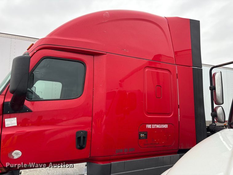 image for item YA2439 2019 Freightliner Cascadia semi truck