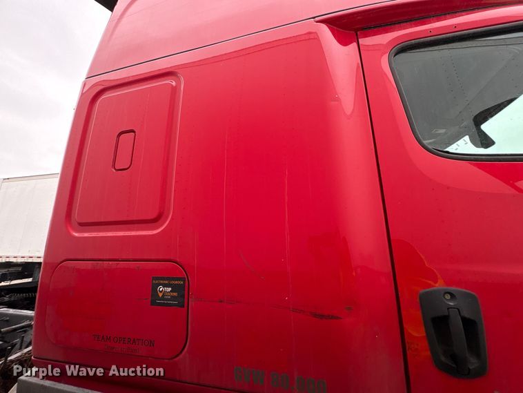 image for item YA2439 2019 Freightliner Cascadia semi truck