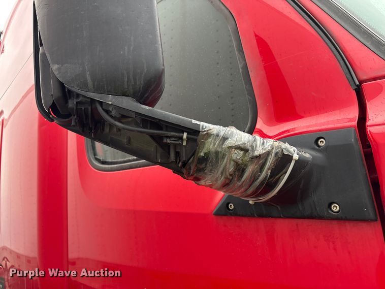 image for item YA2439 2019 Freightliner Cascadia semi truck