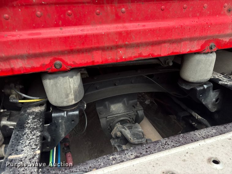 image for item YA2439 2019 Freightliner Cascadia semi truck