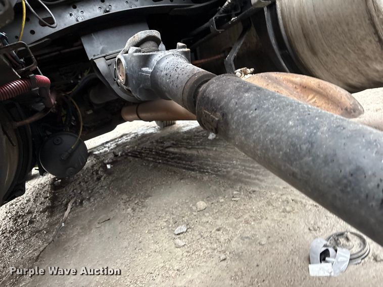 image for item YA2439 2019 Freightliner Cascadia semi truck