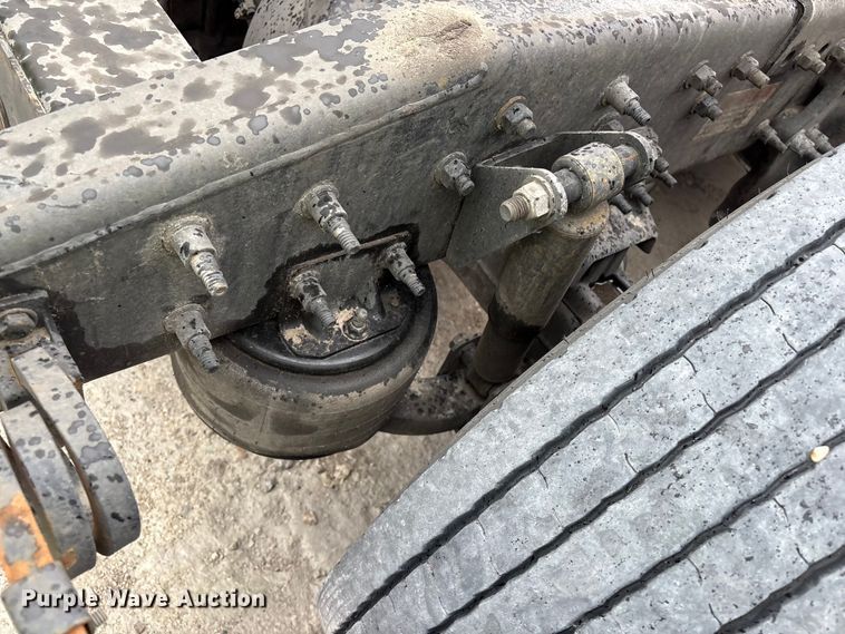 image for item YA2439 2019 Freightliner Cascadia semi truck