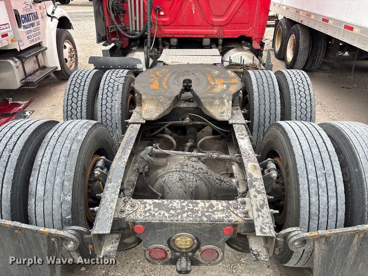 image for item YA2439 2019 Freightliner Cascadia semi truck