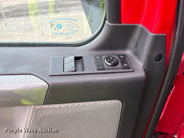 image for item YA2439 2019 Freightliner Cascadia semi truck