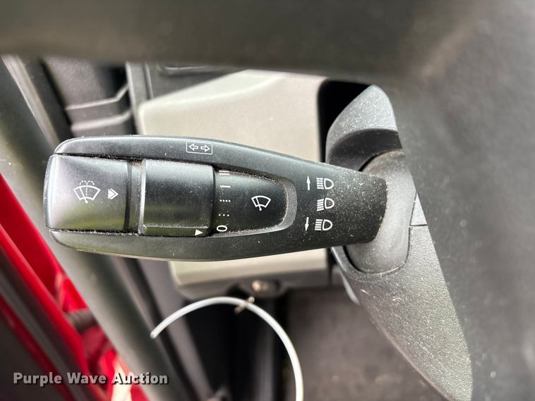 image for item YA2439 2019 Freightliner Cascadia semi truck