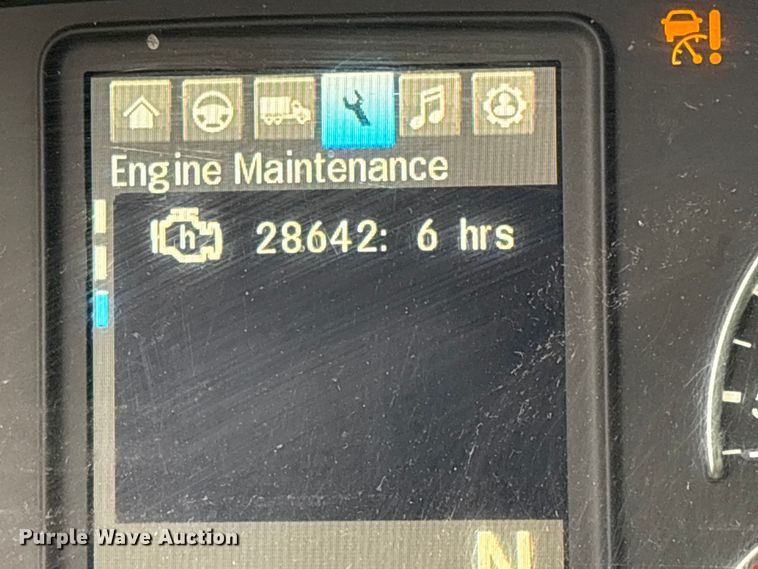 image for item YA2439 2019 Freightliner Cascadia semi truck