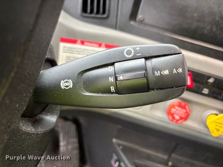 image for item YA2439 2019 Freightliner Cascadia semi truck