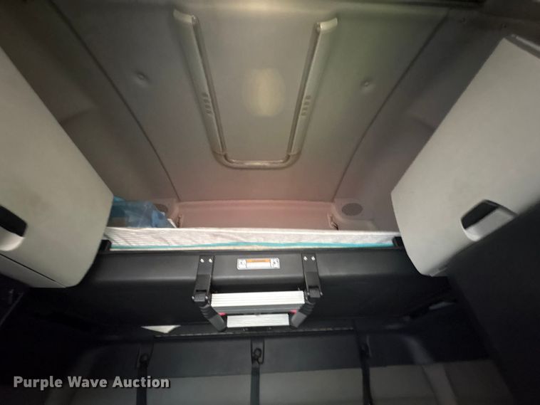 image for item YA2439 2019 Freightliner Cascadia semi truck