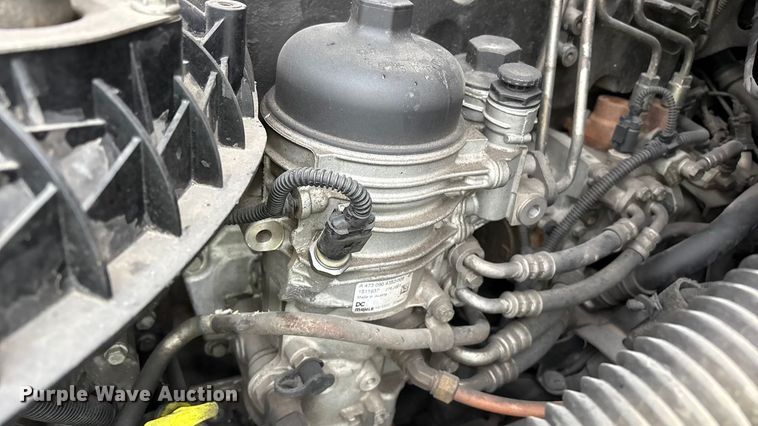 image for item YA2439 2019 Freightliner Cascadia semi truck