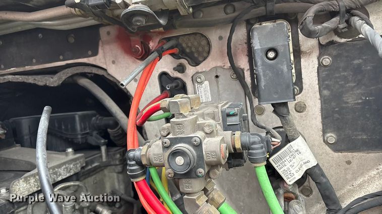 image for item YA2439 2019 Freightliner Cascadia semi truck