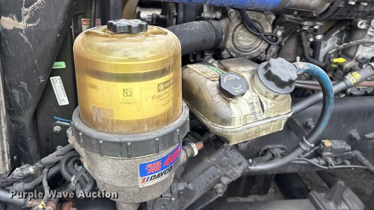 image for item YA2439 2019 Freightliner Cascadia semi truck