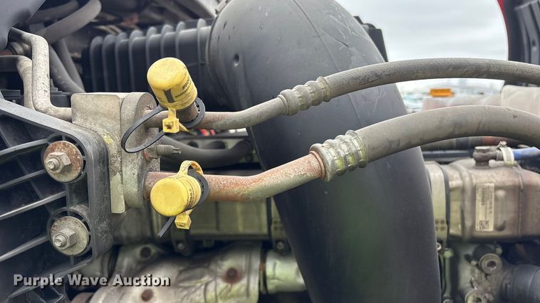 image for item YA2439 2019 Freightliner Cascadia semi truck