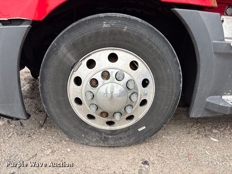 image for item YA2439 2019 Freightliner Cascadia semi truck