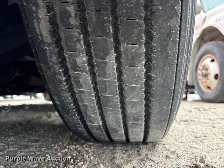 image for item YA2439 2019 Freightliner Cascadia semi truck