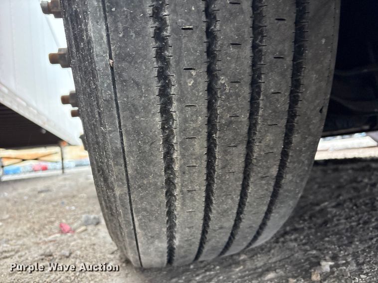 image for item YA2439 2019 Freightliner Cascadia semi truck