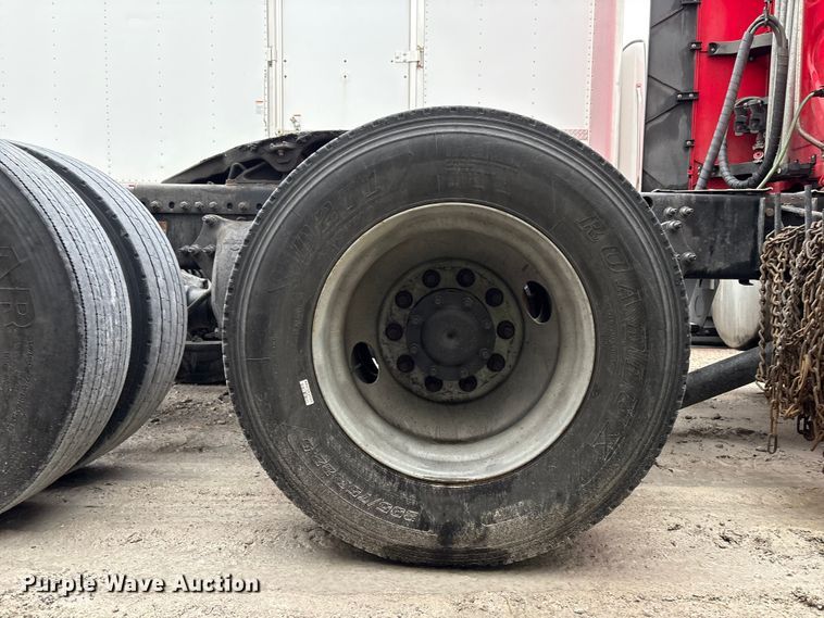 image for item YA2439 2019 Freightliner Cascadia semi truck