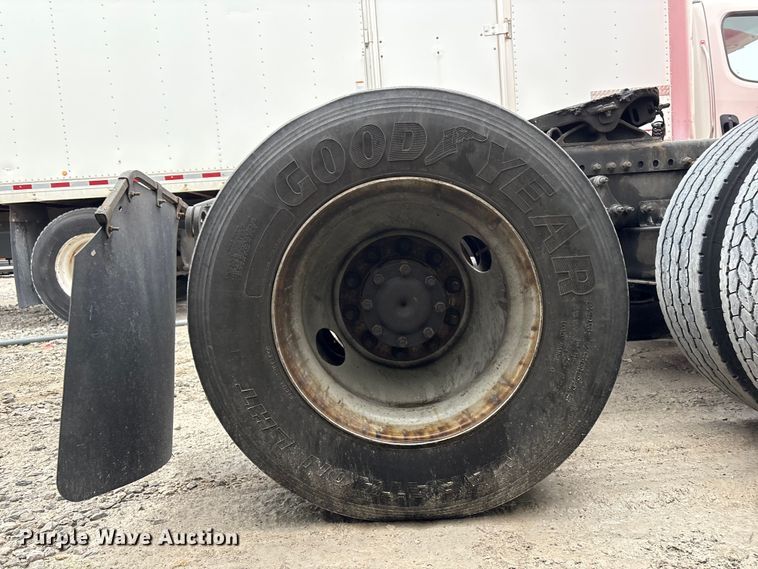 image for item YA2439 2019 Freightliner Cascadia semi truck