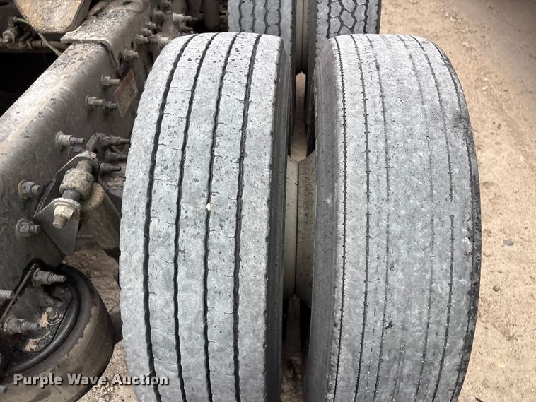 image for item YA2439 2019 Freightliner Cascadia semi truck