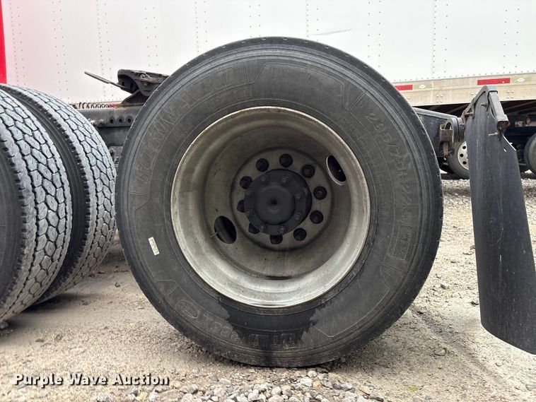 image for item YA2439 2019 Freightliner Cascadia semi truck