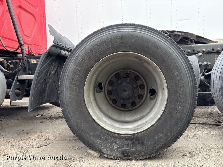 image for item YA2439 2019 Freightliner Cascadia semi truck