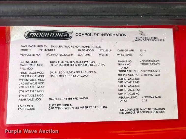 image for item YA2439 2019 Freightliner Cascadia semi truck