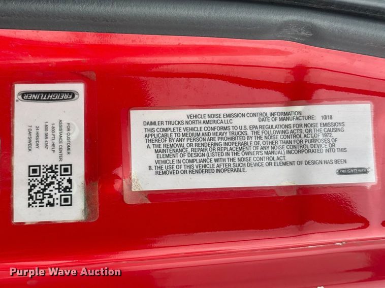 image for item YA2439 2019 Freightliner Cascadia semi truck