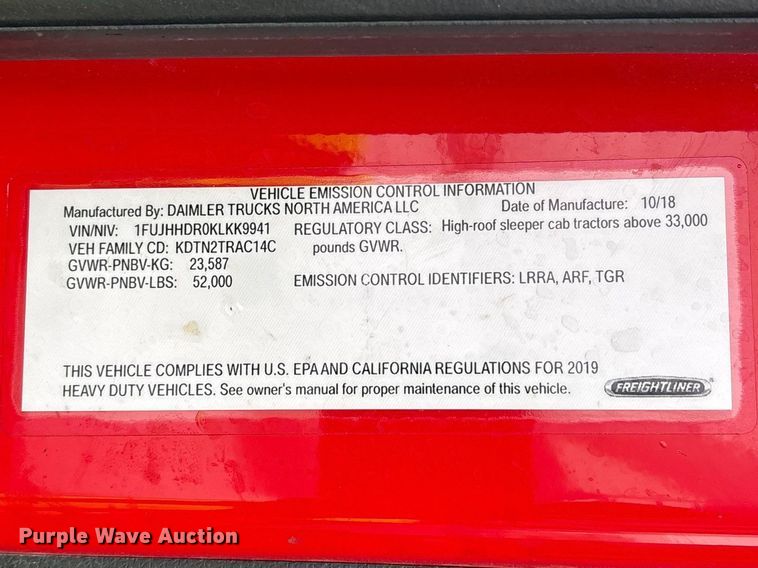 image for item YA2439 2019 Freightliner Cascadia semi truck