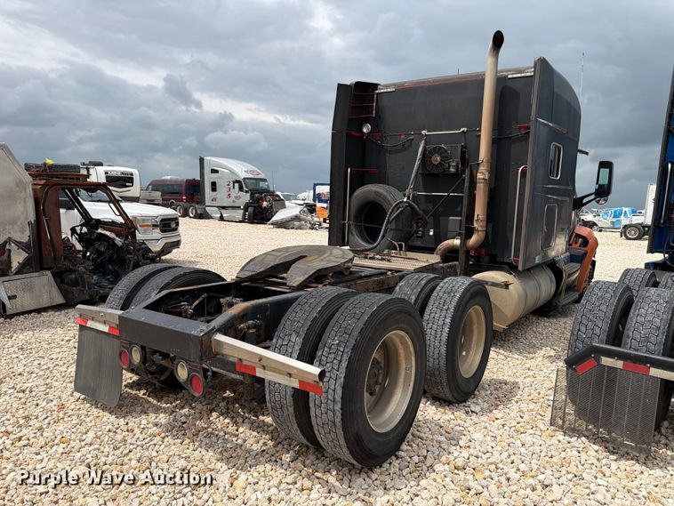 image for item YA2473 2015 Peterbilt 579 semi truck