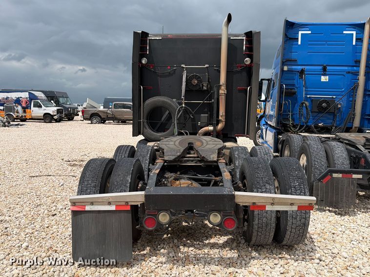image for item YA2473 2015 Peterbilt 579 semi truck