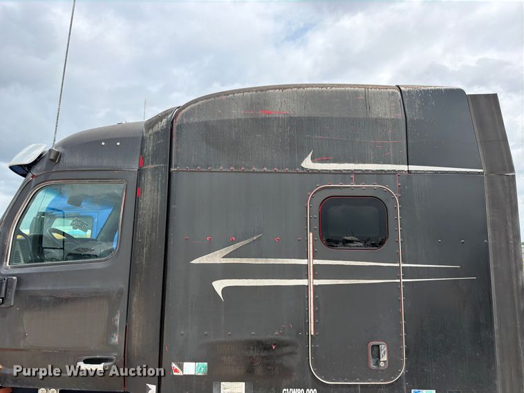 image for item YA2473 2015 Peterbilt 579 semi truck