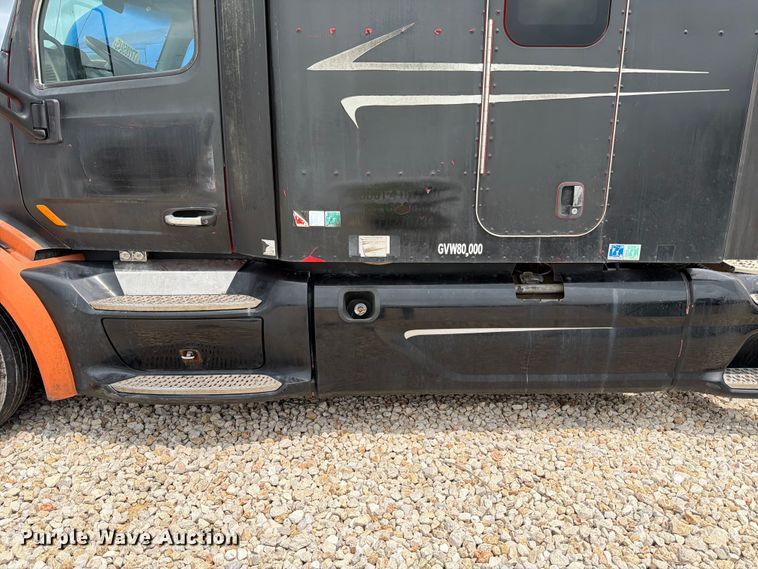 image for item YA2473 2015 Peterbilt 579 semi truck