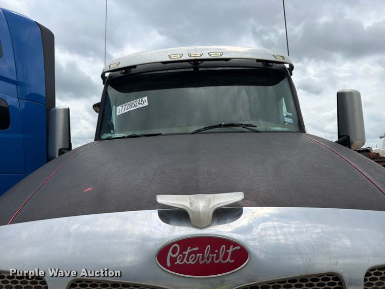image for item YA2473 2015 Peterbilt 579 semi truck