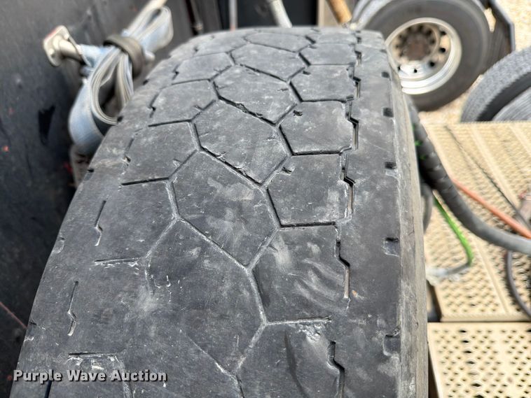 image for item YA2473 2015 Peterbilt 579 semi truck