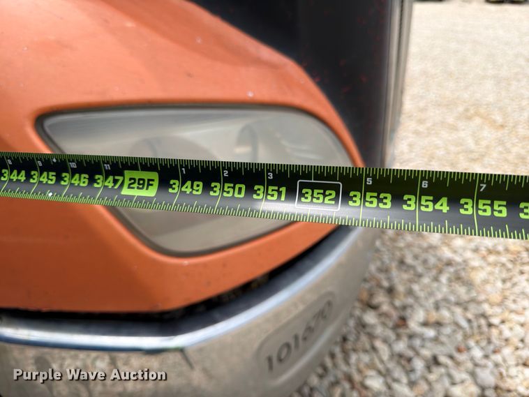 image for item YA2473 2015 Peterbilt 579 semi truck