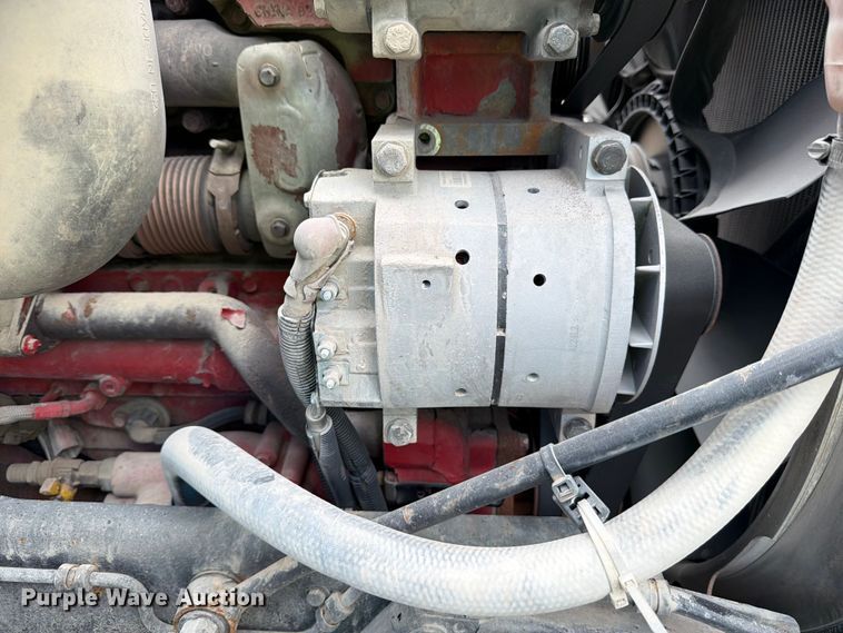 image for item YA2473 2015 Peterbilt 579 semi truck