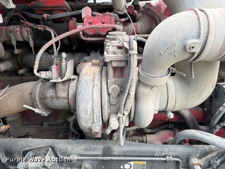 image for item YA2473 2015 Peterbilt 579 semi truck