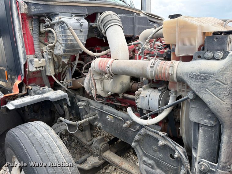 image for item YA2473 2015 Peterbilt 579 semi truck