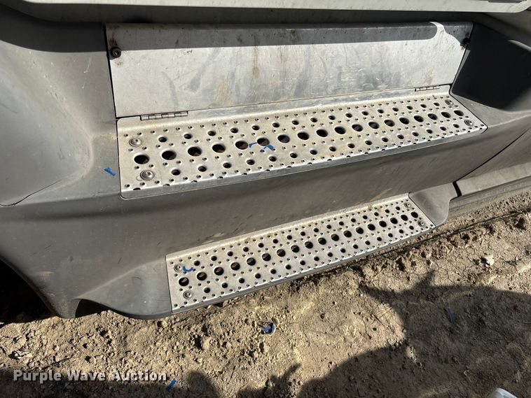 image for item YA2578 2018 Freightliner Cascadia semi truck