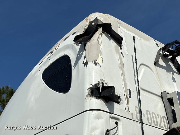 image for item YA2578 2018 Freightliner Cascadia semi truck