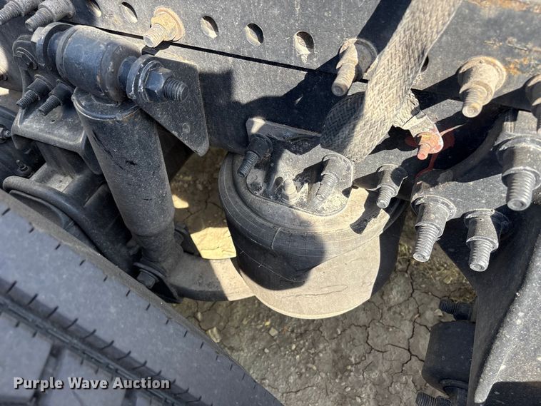 image for item YA2578 2018 Freightliner Cascadia semi truck