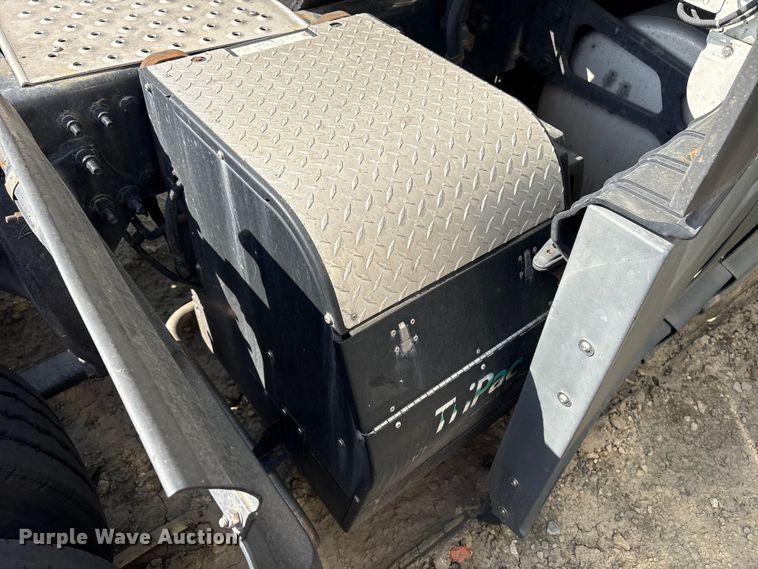 image for item YA2578 2018 Freightliner Cascadia semi truck