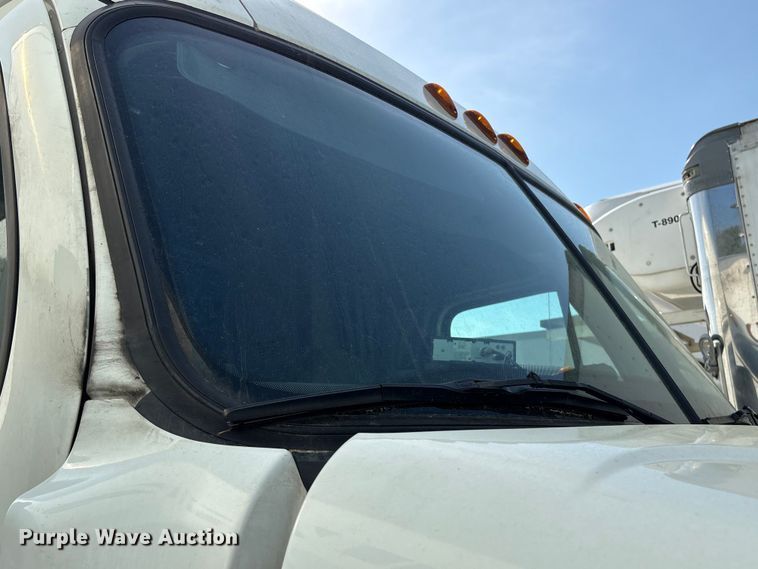 image for item YA2578 2018 Freightliner Cascadia semi truck