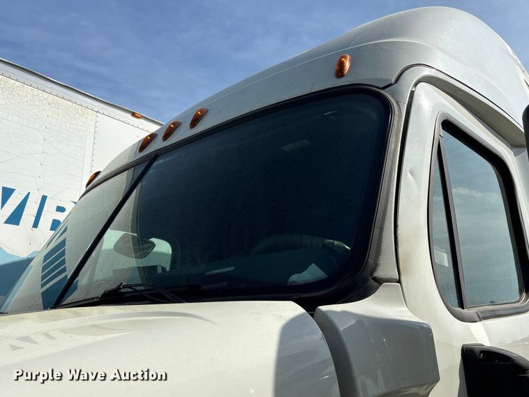 image for item YA2578 2018 Freightliner Cascadia semi truck