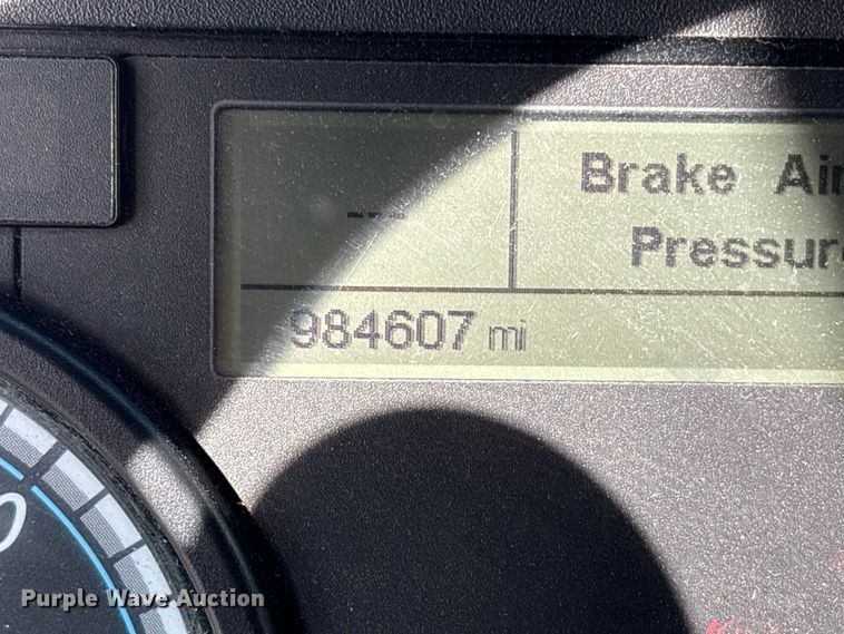 image for item YA2578 2018 Freightliner Cascadia semi truck