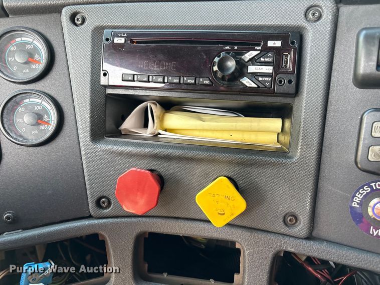 image for item YA2578 2018 Freightliner Cascadia semi truck