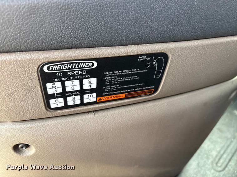 image for item YA2578 2018 Freightliner Cascadia semi truck