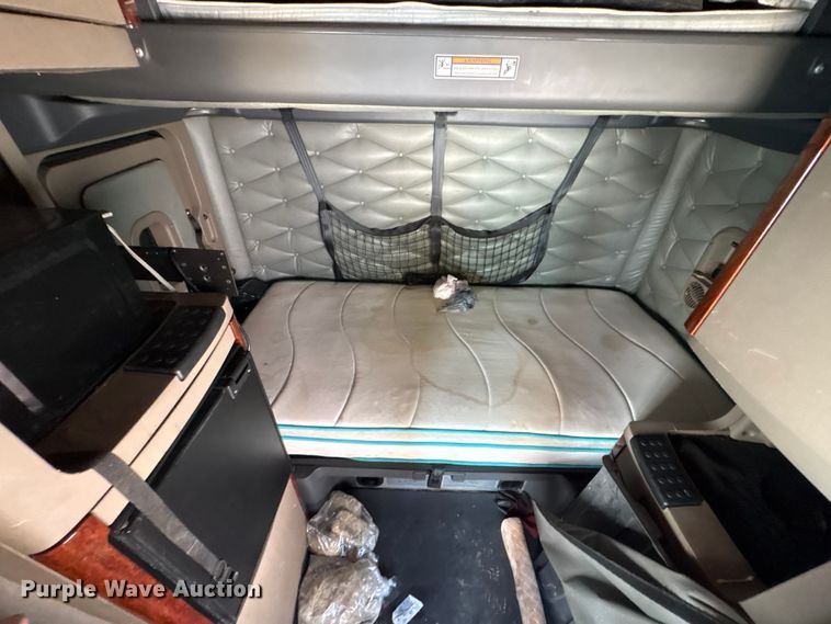 image for item YA2578 2018 Freightliner Cascadia semi truck